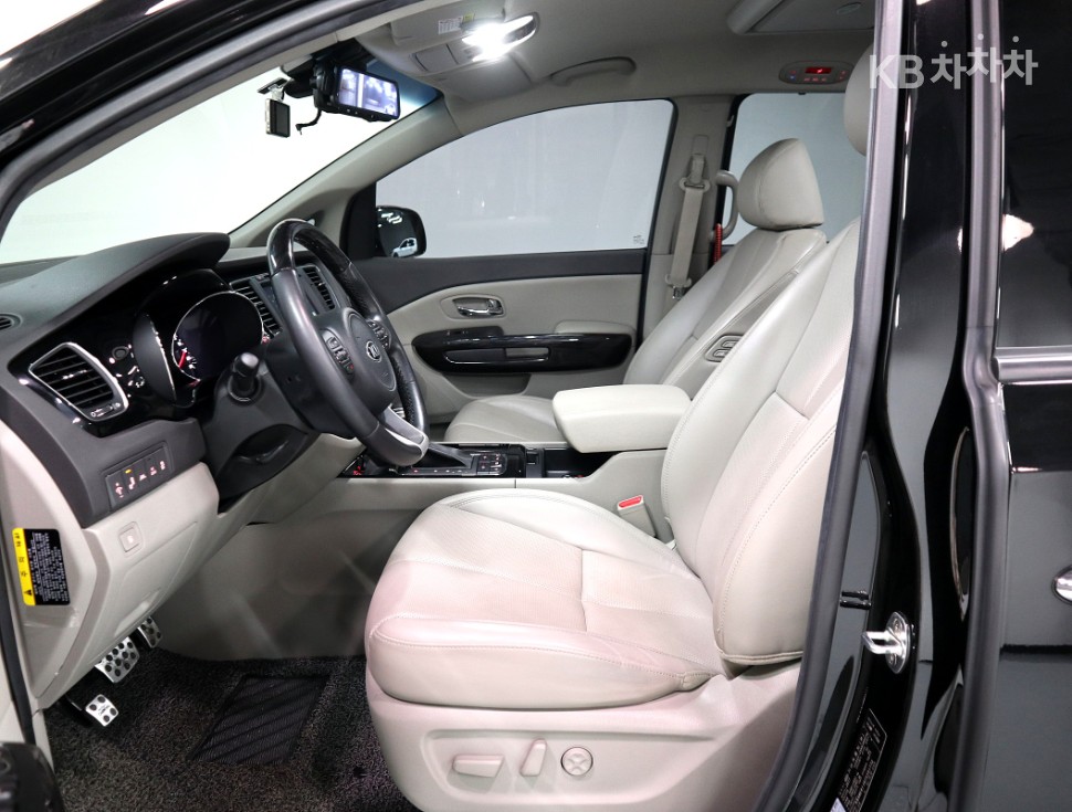 Kia Carnival — miniaturë 9