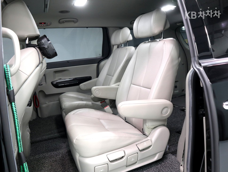 Kia Carnival — miniaturë 10