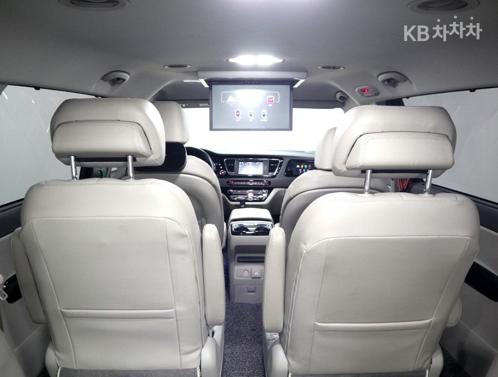 Kia Carnival — miniaturë 15