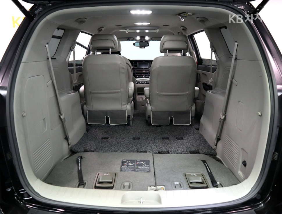 Kia Carnival — miniaturë 16