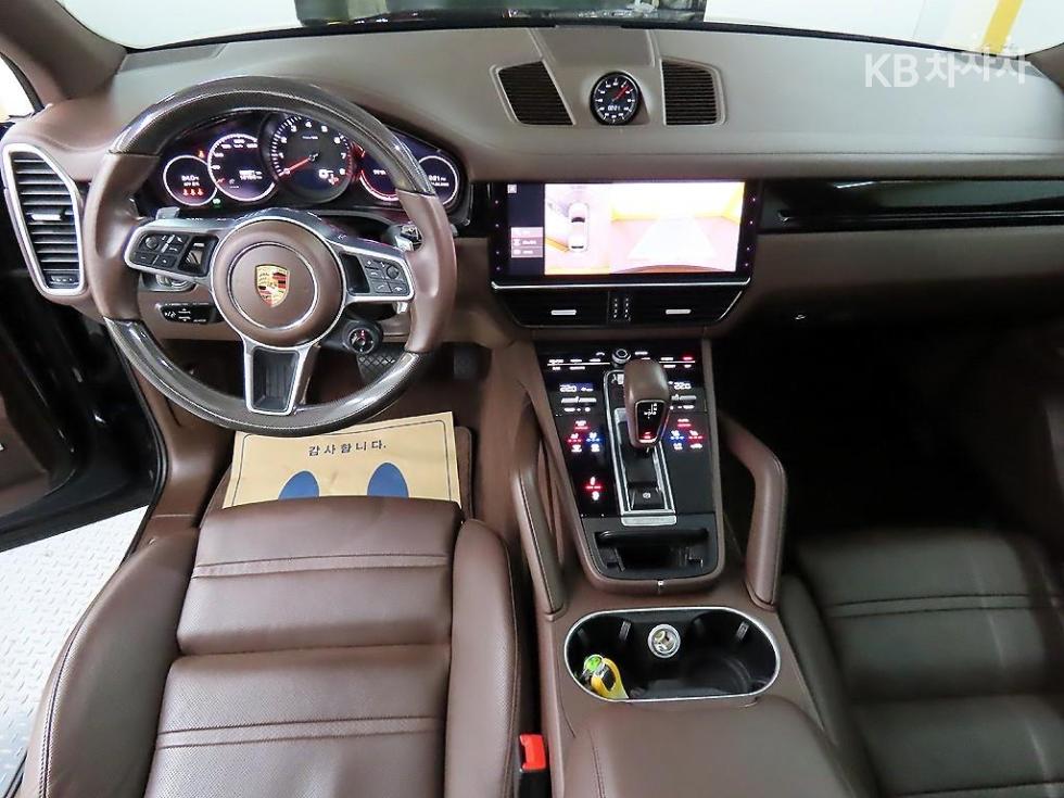 2020 Porsche (9Y0) photo