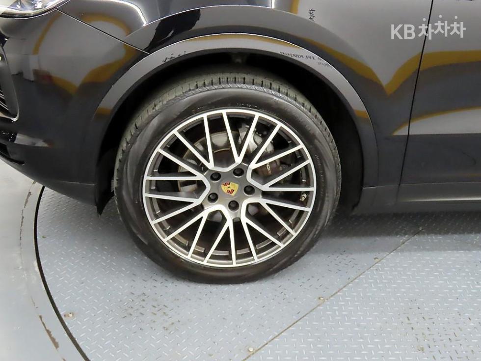 2020 Porsche (9Y0) photo