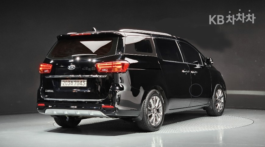 Kia Carnival — miniaturë 8