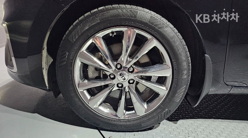 Kia Carnival — miniaturë 5