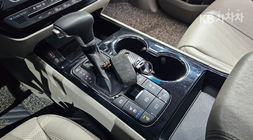 Kia Carnival — miniaturë 9