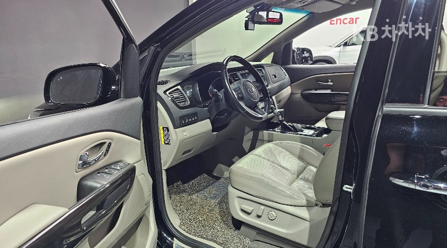 Kia Carnival — miniaturë 10