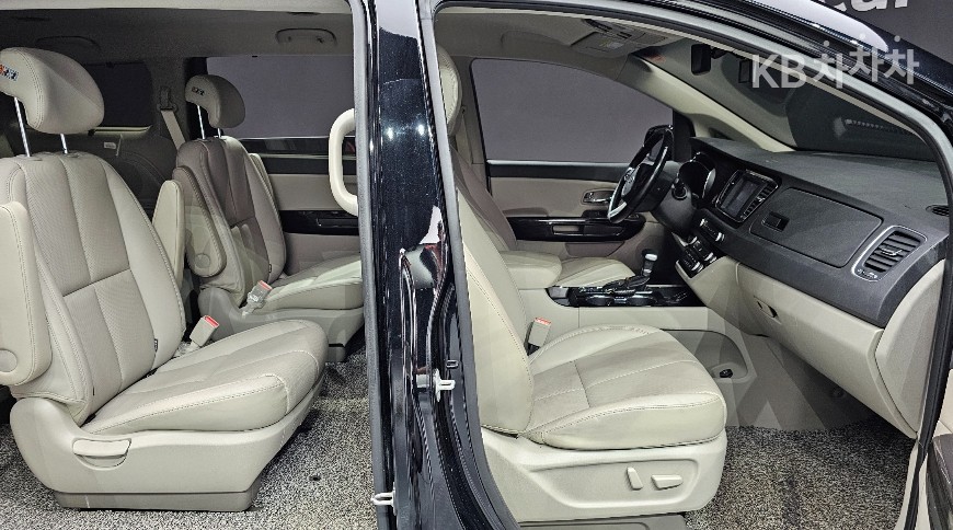 Kia Carnival — miniaturë 13