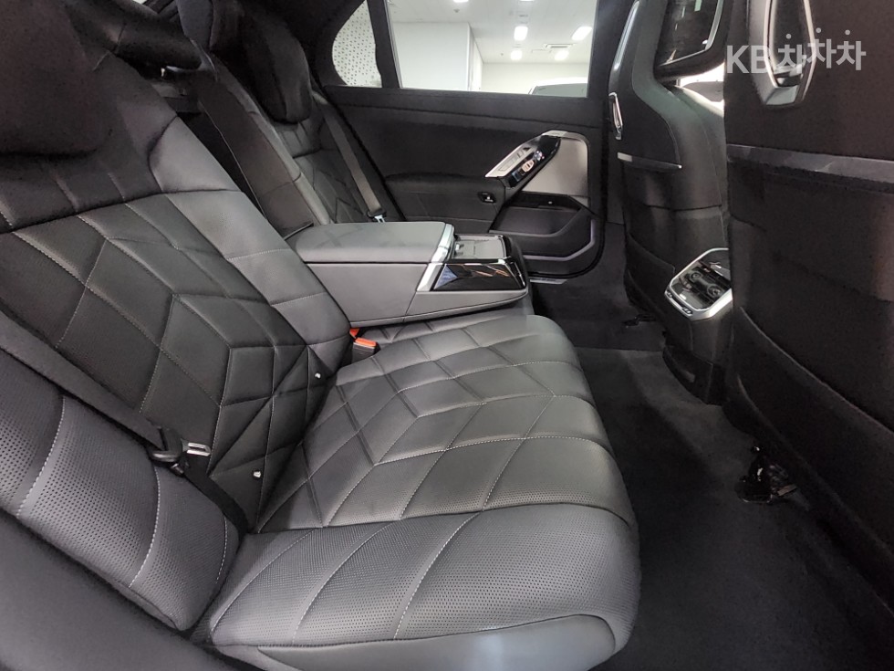 BMW 7er — miniaturë 28