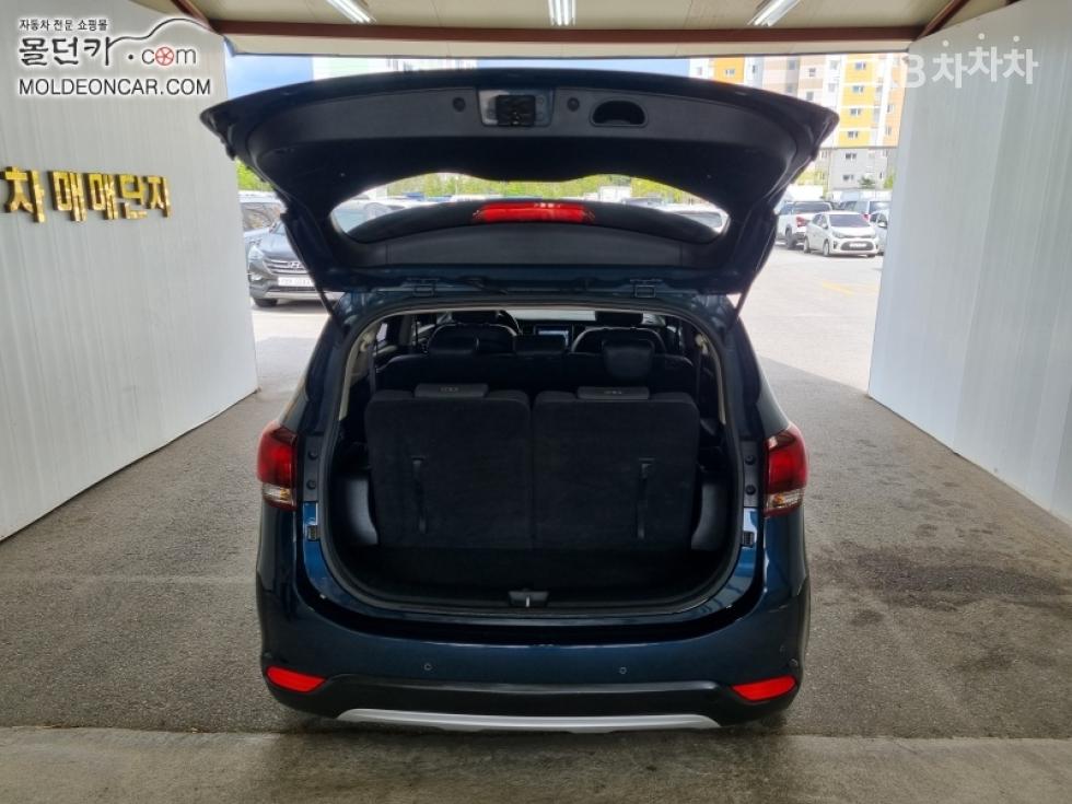 Kia Carens — miniaturë 18