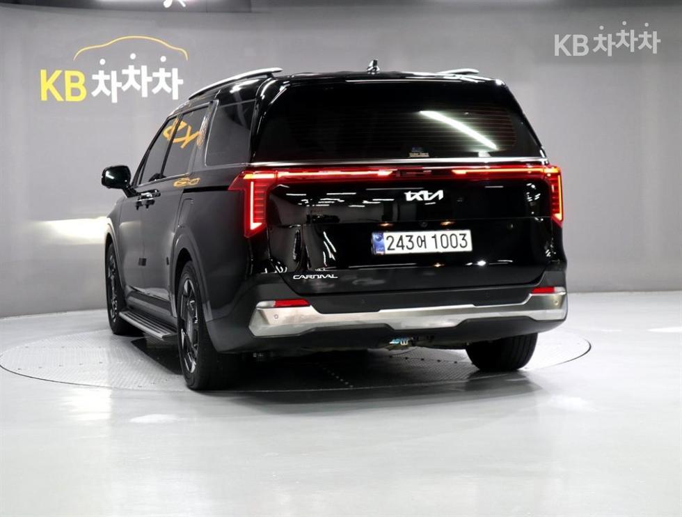 Kia Carnival — miniaturë 4