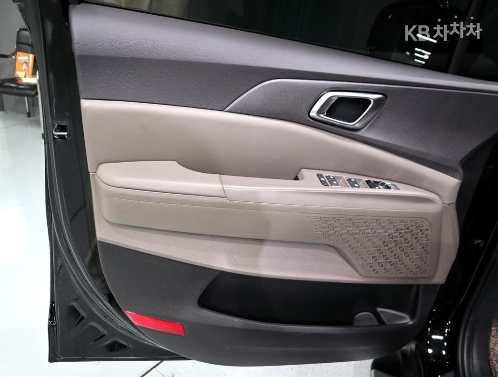 Kia Carnival — miniaturë 8
