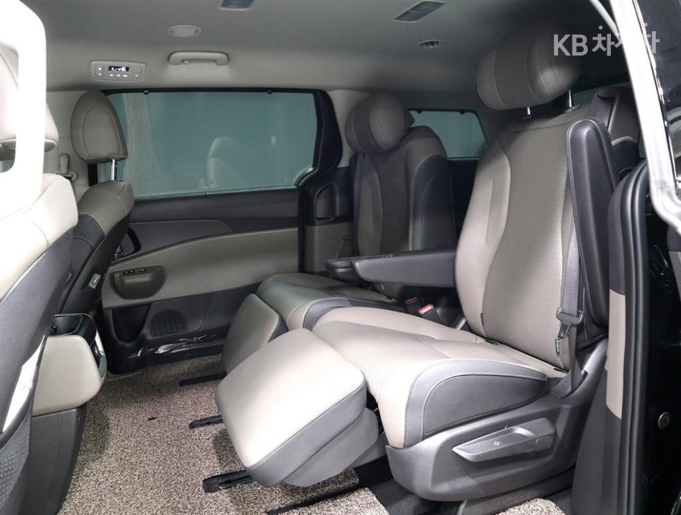 Kia Carnival — miniaturë 10