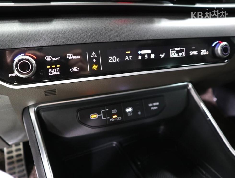 Kia Carnival — miniaturë 13