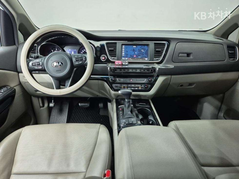 Kia Carnival — miniaturë 7
