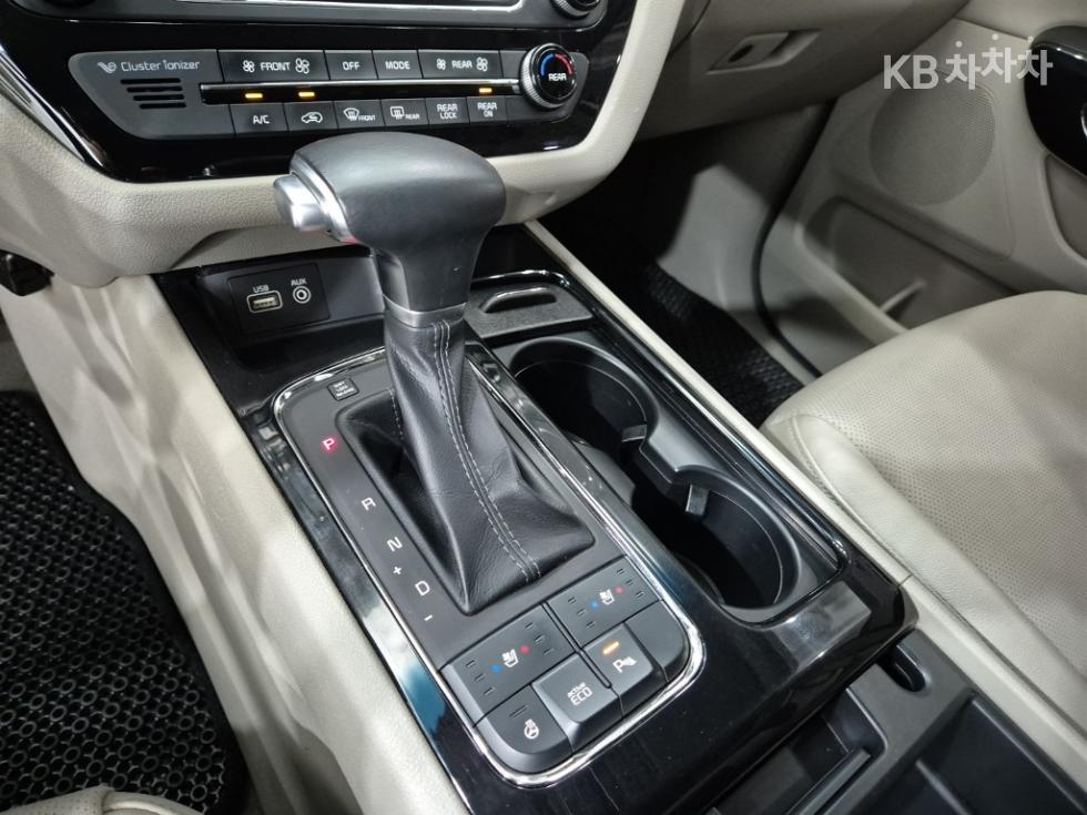Kia Carnival — miniaturë 8