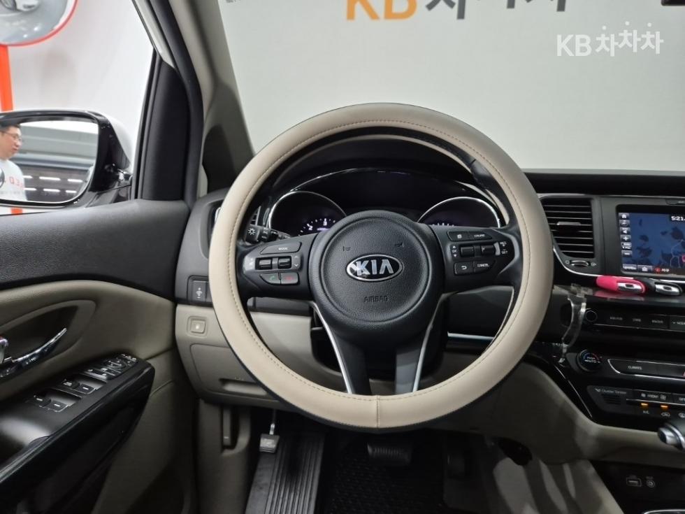 Kia Carnival — miniaturë 9