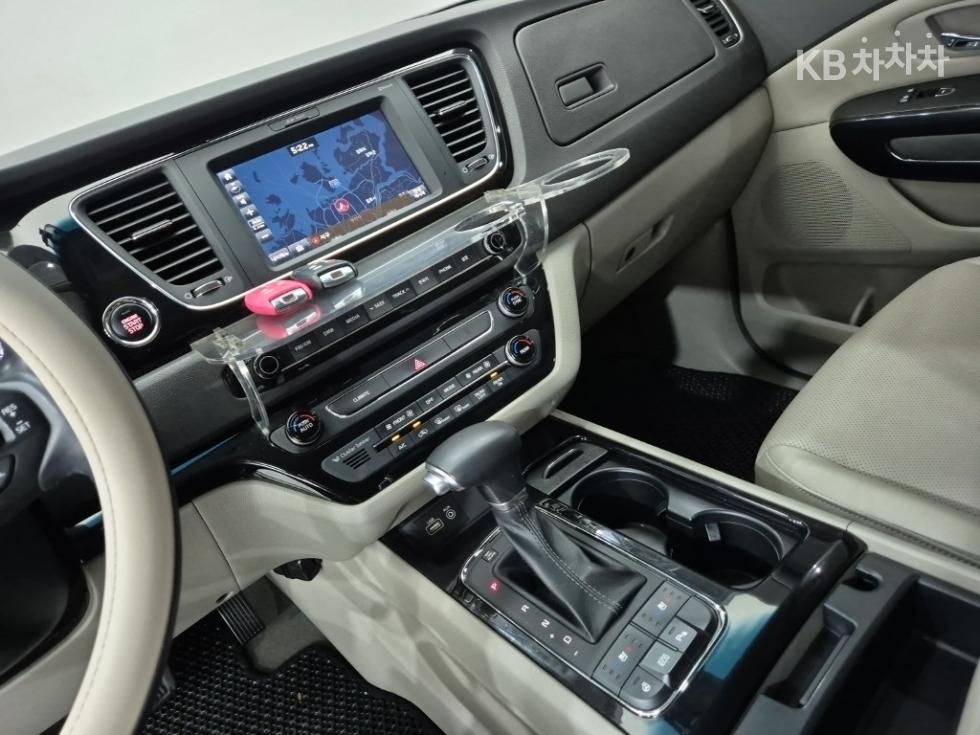 Kia Carnival — miniaturë 10