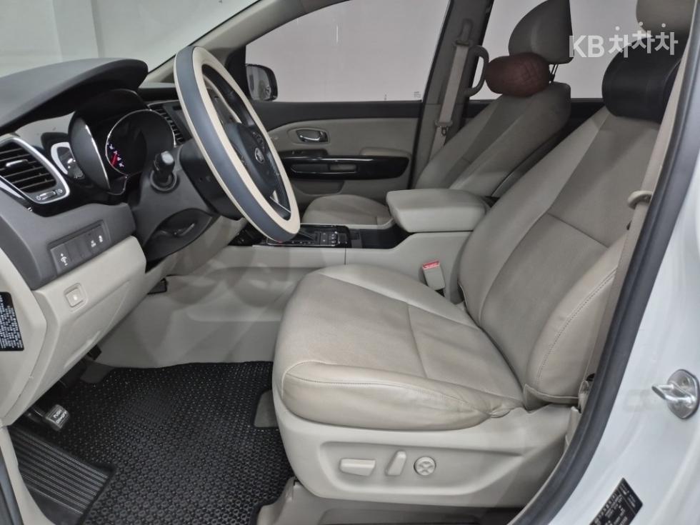 Kia Carnival — miniaturë 11