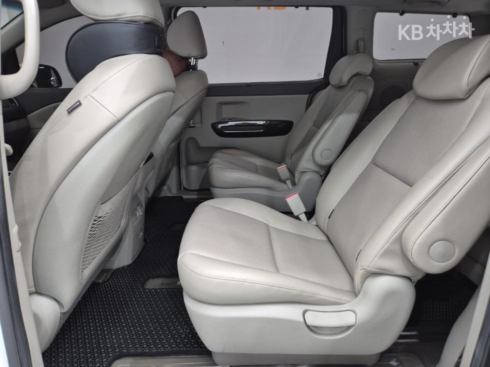 Kia Carnival — miniaturë 12