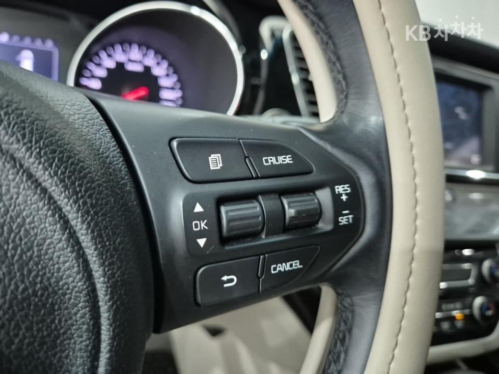 Kia Carnival — miniaturë 16