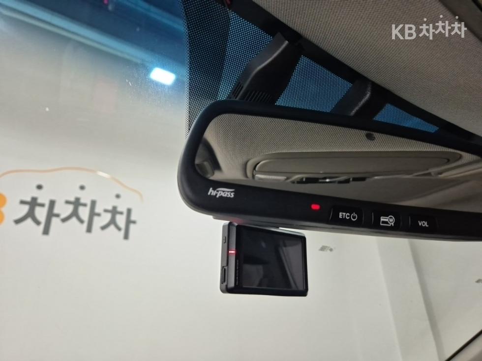 Kia Carnival — miniaturë 17