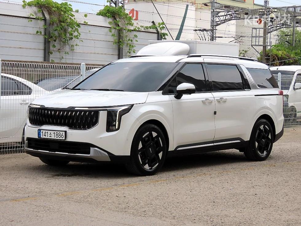 Kia Carnival — miniaturë 2