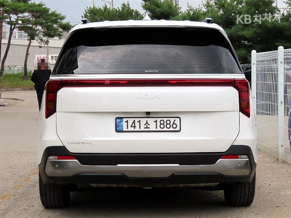 Kia Carnival — miniaturë 4