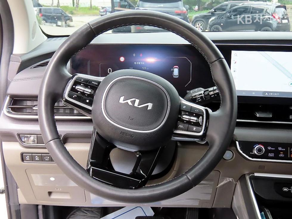 Kia Carnival — miniaturë 8