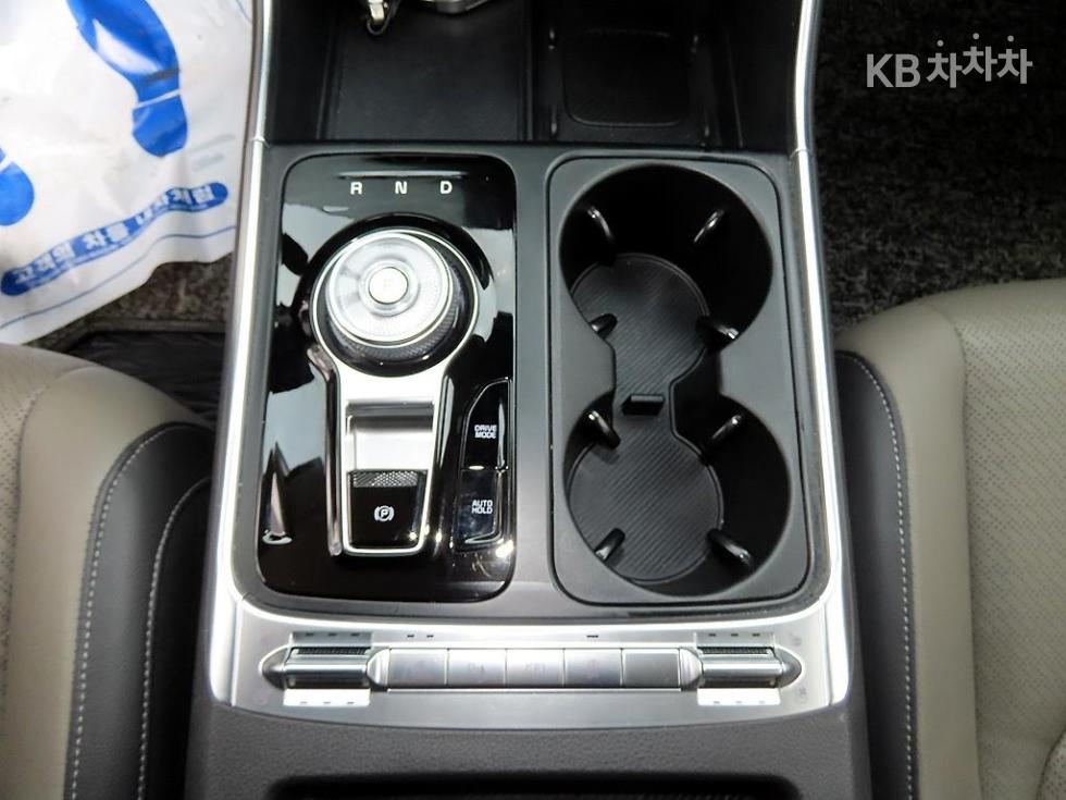 Kia Carnival — miniaturë 10