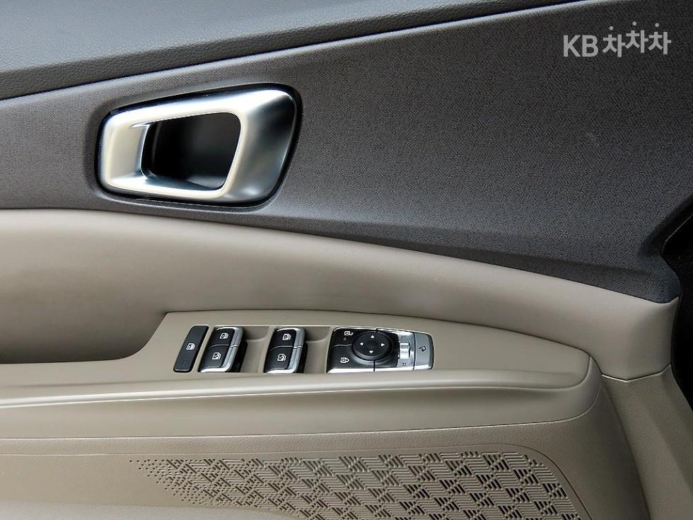 Kia Carnival — miniaturë 11