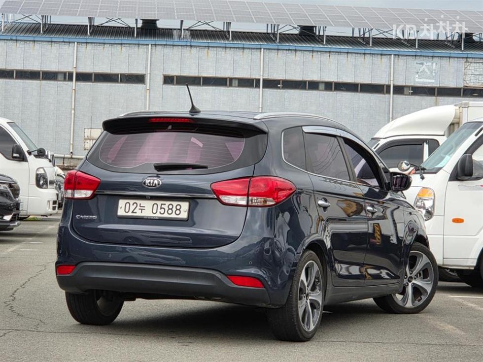 Kia Carens — miniaturë 4