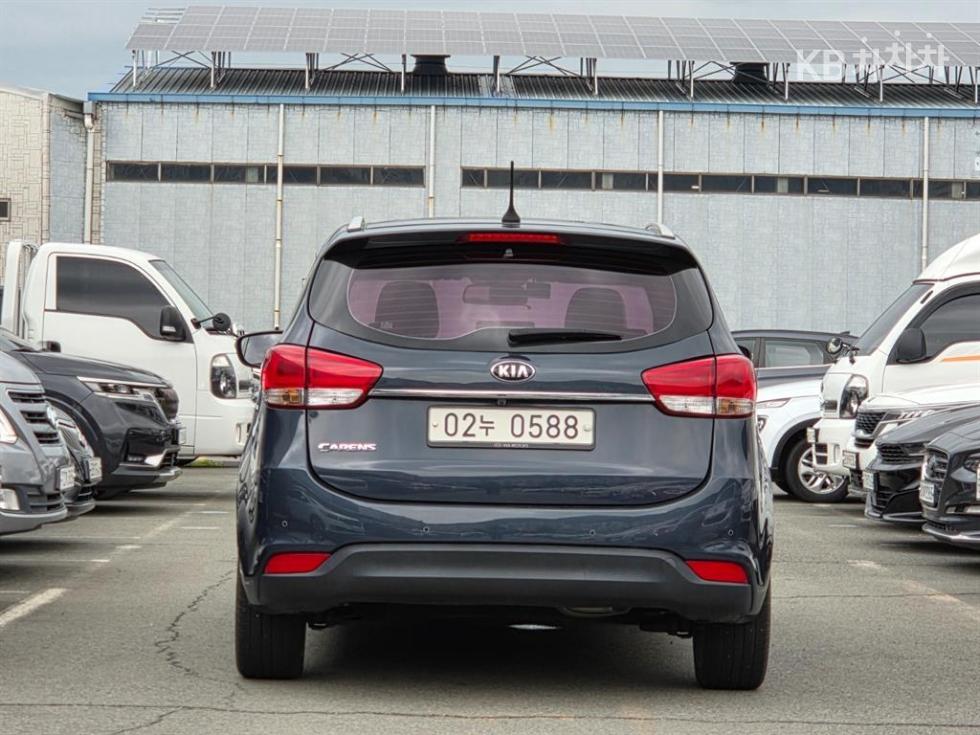 Kia Carens — miniaturë 5