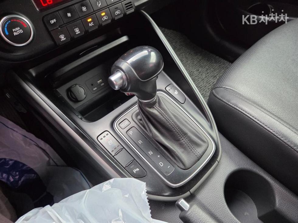 Kia Carens — miniaturë 12