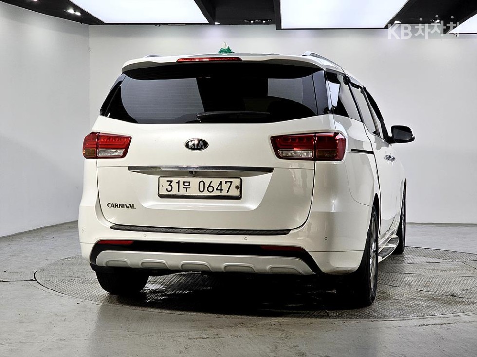 Kia Carnival — miniaturë 3