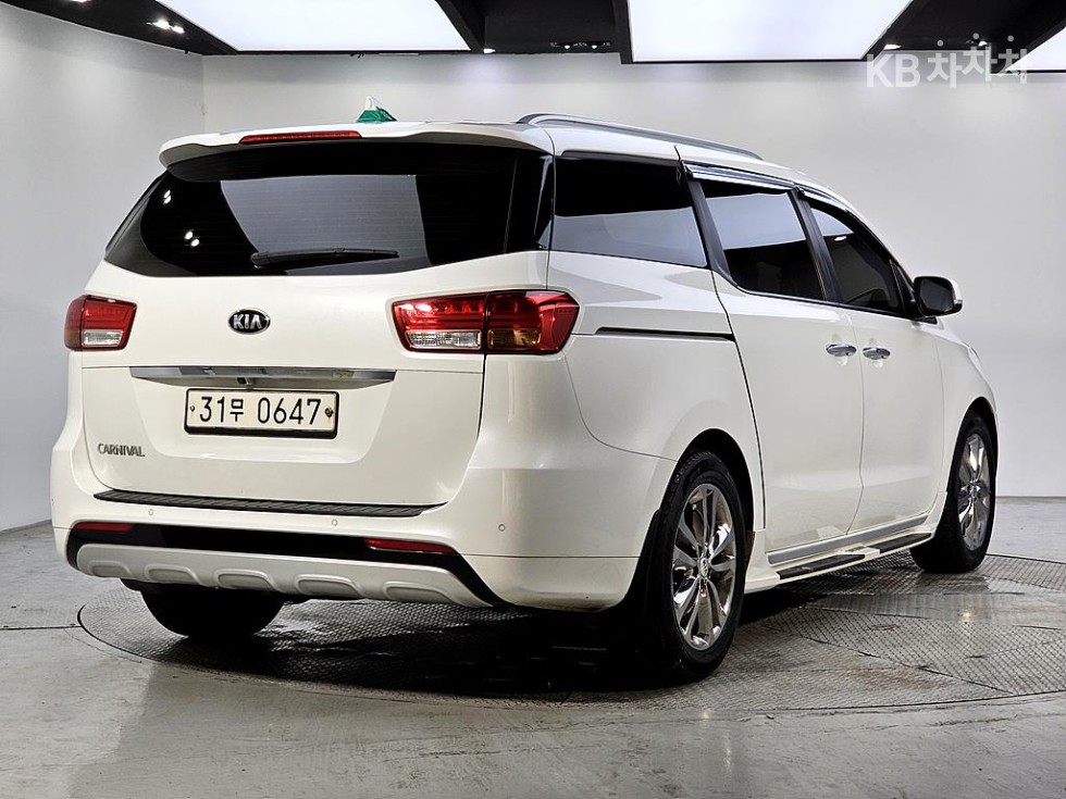 Kia Carnival — miniaturë 4