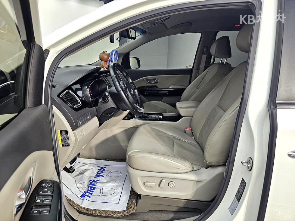 Kia Carnival — miniaturë 8
