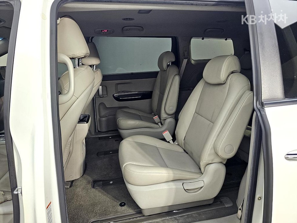 Kia Carnival — miniaturë 9