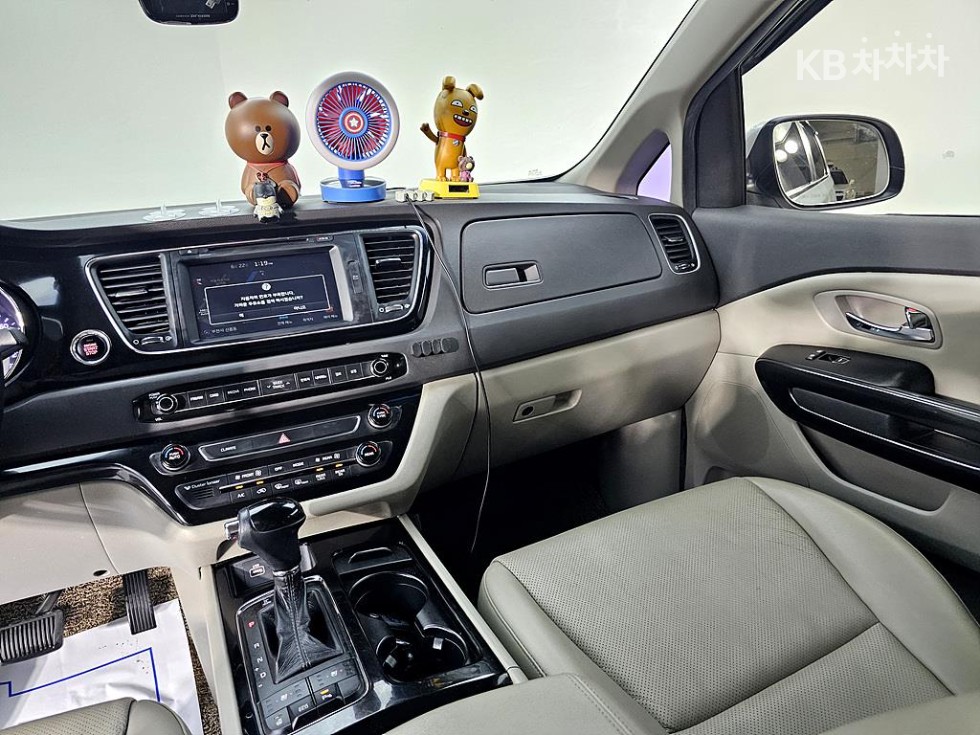 Kia Carnival — miniaturë 10