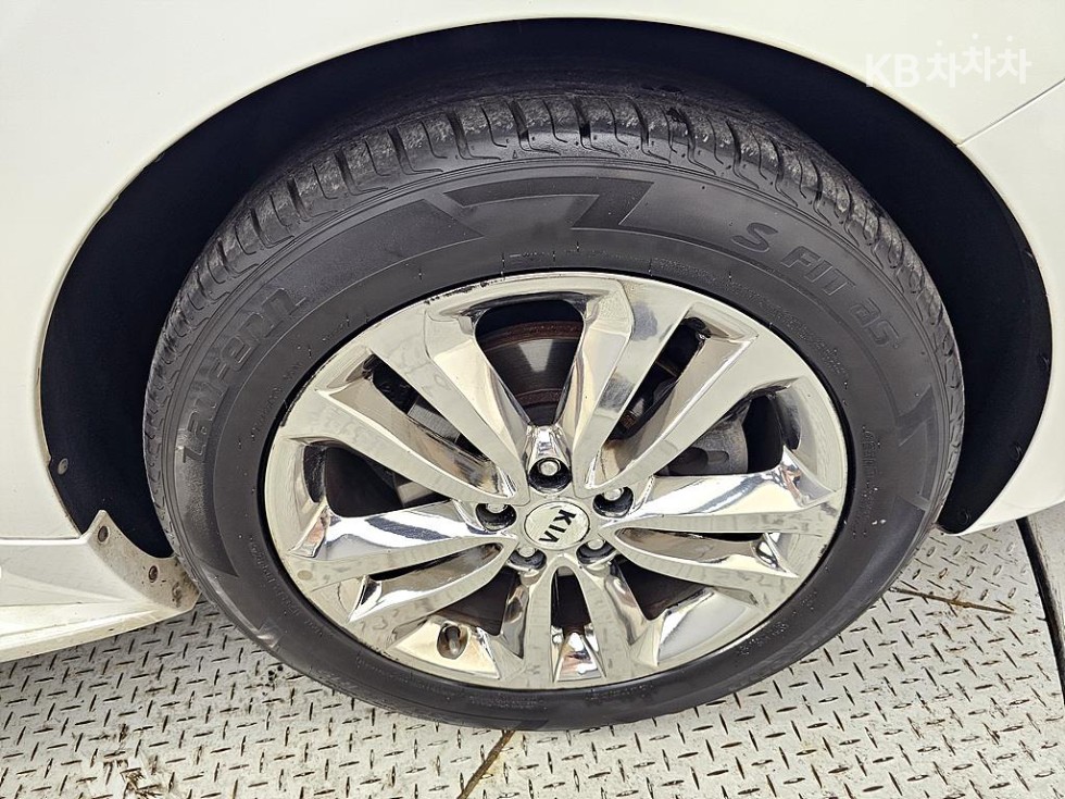 Kia Carnival — miniaturë 20
