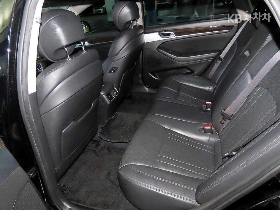 2017 Genesis G80 photo