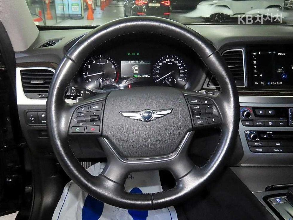 2017 Genesis G80 photo