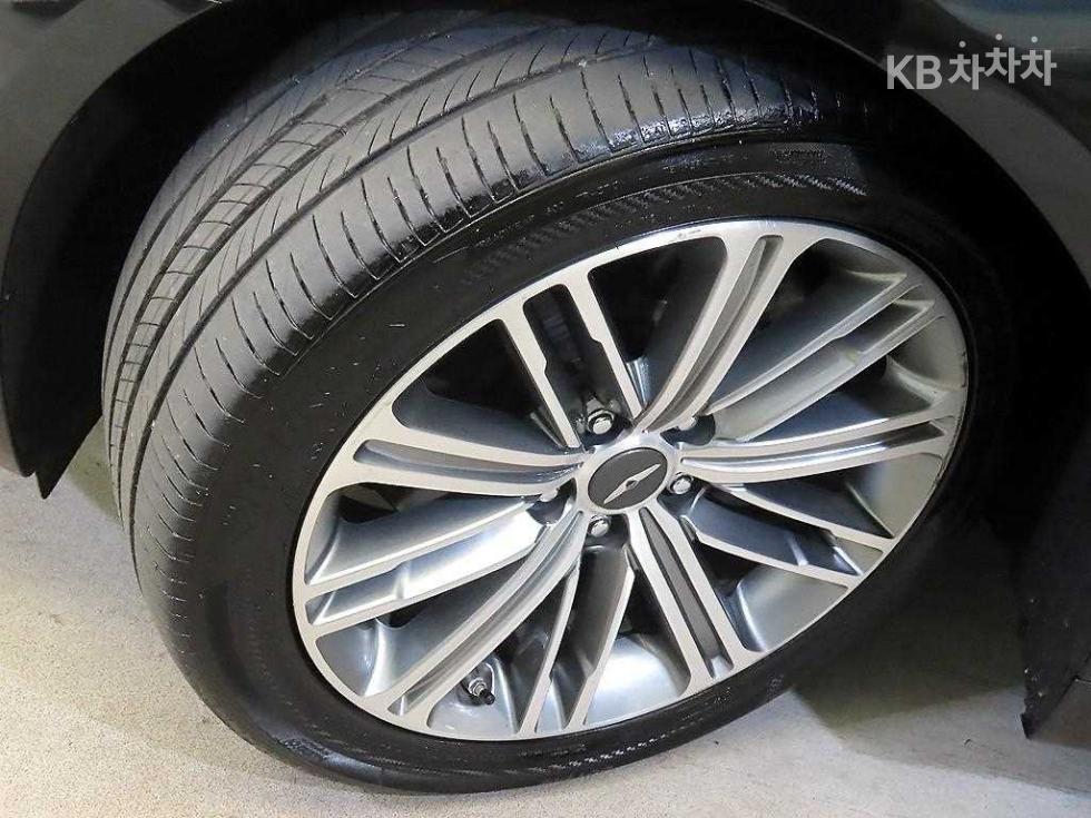 2017 Genesis G80 photo