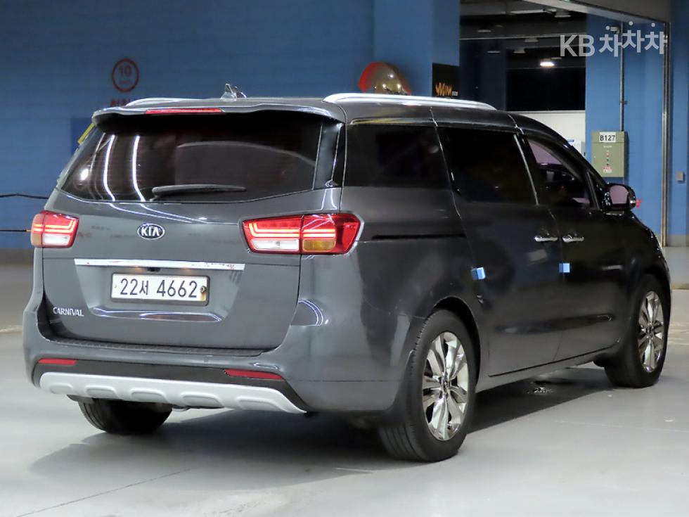 Kia Carnival — miniaturë 4