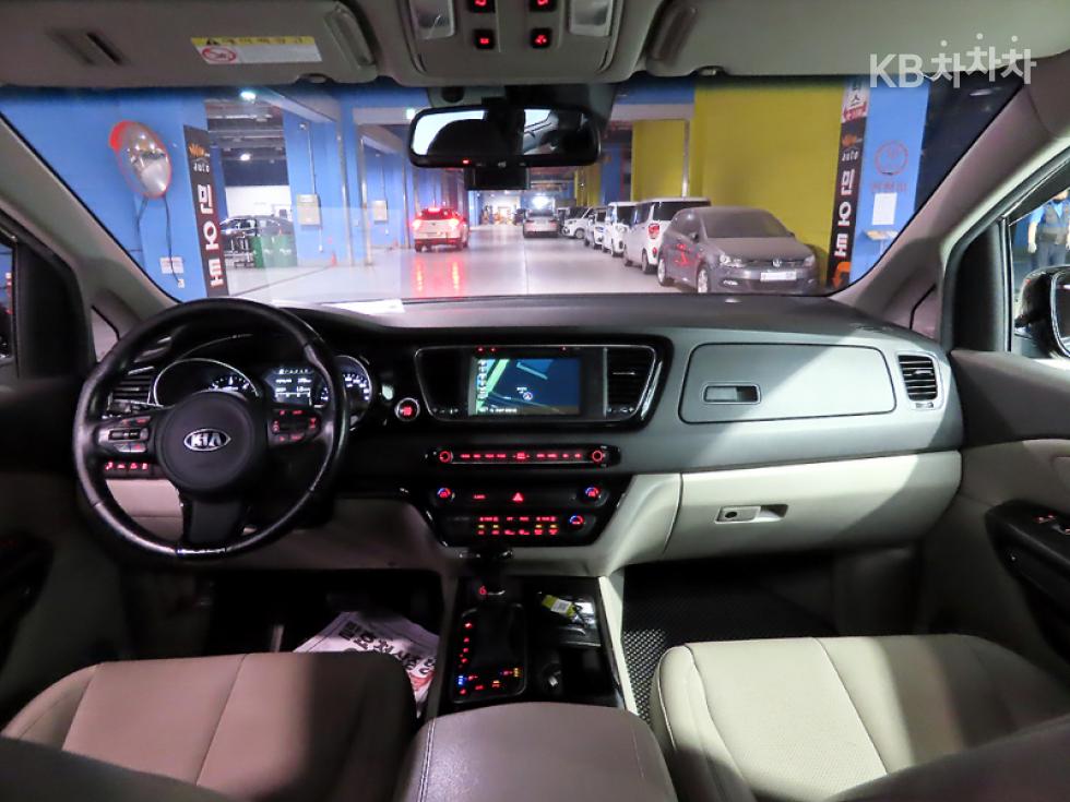 Kia Carnival — miniaturë 5