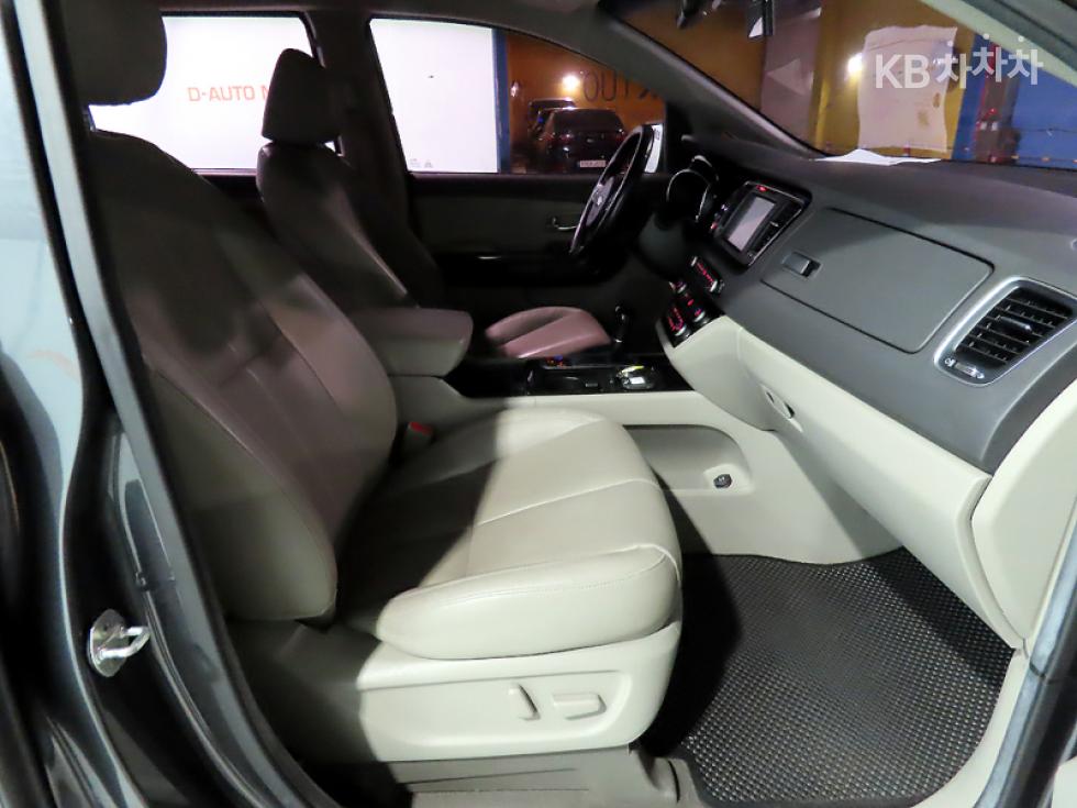 Kia Carnival — miniaturë 7