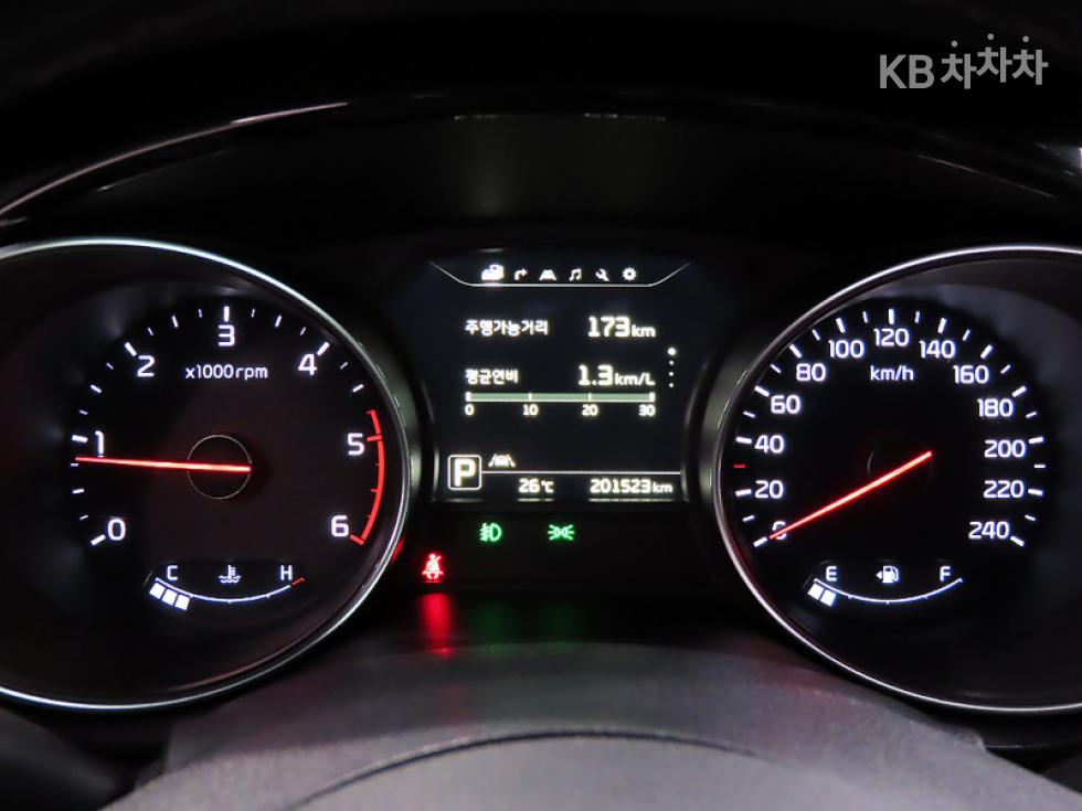 Kia Carnival — miniaturë 8