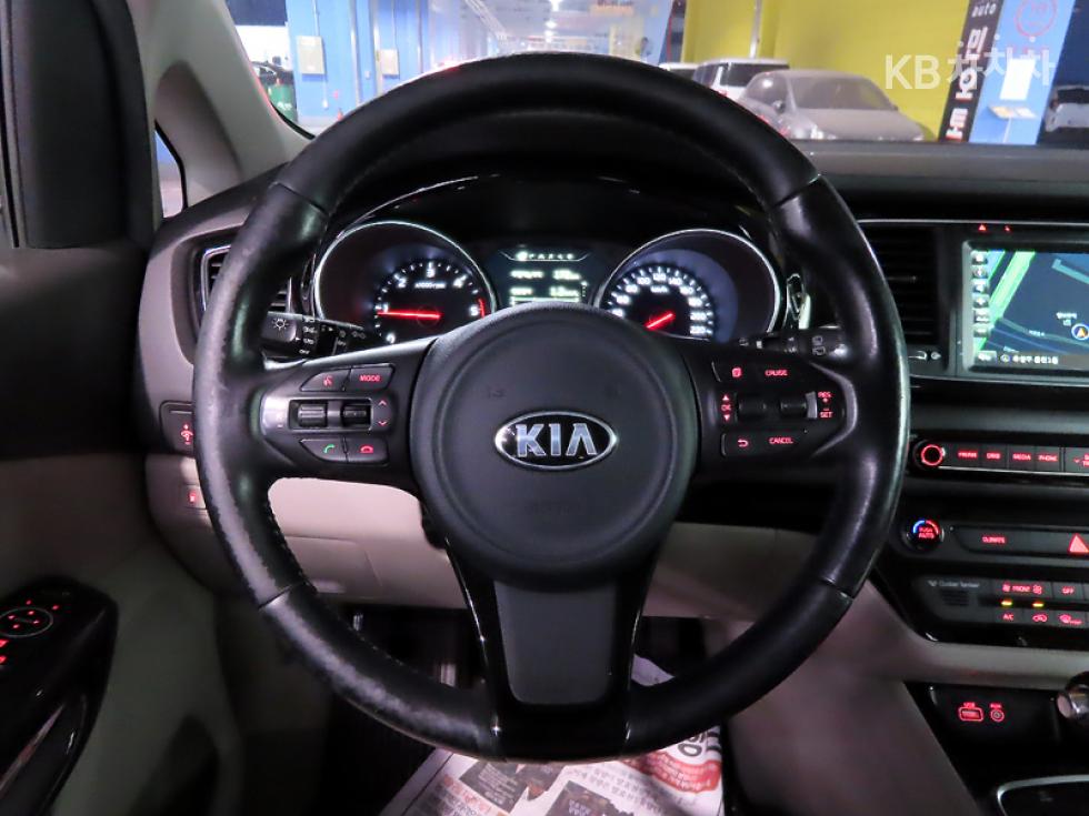Kia Carnival — miniaturë 9