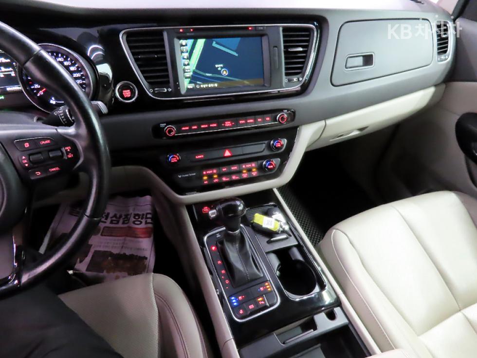 Kia Carnival — miniaturë 10