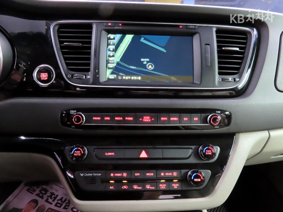 Kia Carnival — miniaturë 11