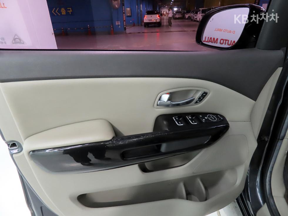 Kia Carnival — miniaturë 13